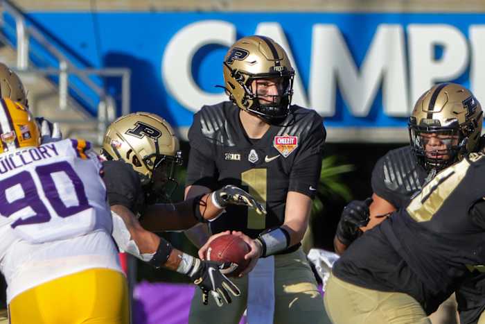 Purdue Boilermakers quarterback Michael Alaimo (1) hands off to wide receiver Abdur-Rahmaan Yaseen (2) during the second half at Camping World Stadium.